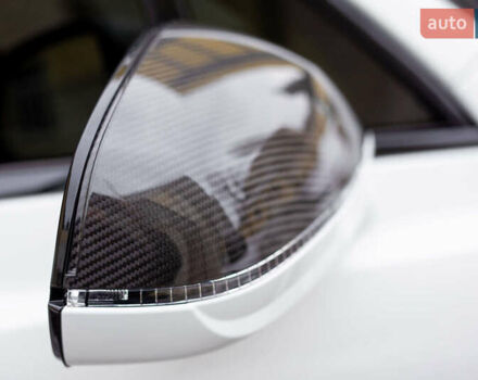 Білий Бентлі Бентайга, об'ємом двигуна 4 л та пробігом 32 тис. км за 155000 $, фото 11 на Automoto.ua