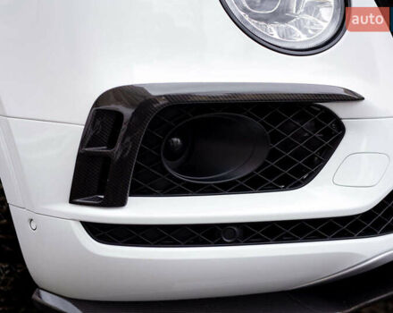Білий Бентлі Бентайга, об'ємом двигуна 4 л та пробігом 32 тис. км за 155000 $, фото 13 на Automoto.ua