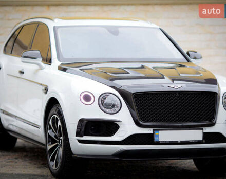 Білий Бентлі Бентайга, об'ємом двигуна 4 л та пробігом 32 тис. км за 155000 $, фото 2 на Automoto.ua