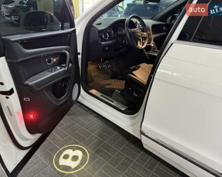Білий Бентлі Бентайга, об'ємом двигуна 4 л та пробігом 79 тис. км за 125000 $, фото 18 на Automoto.ua