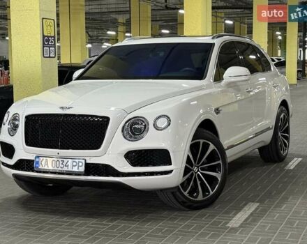 Білий Бентлі Бентайга, об'ємом двигуна 4 л та пробігом 79 тис. км за 125000 $, фото 1 на Automoto.ua