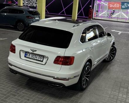 Білий Бентлі Бентайга, об'ємом двигуна 4 л та пробігом 79 тис. км за 125000 $, фото 7 на Automoto.ua