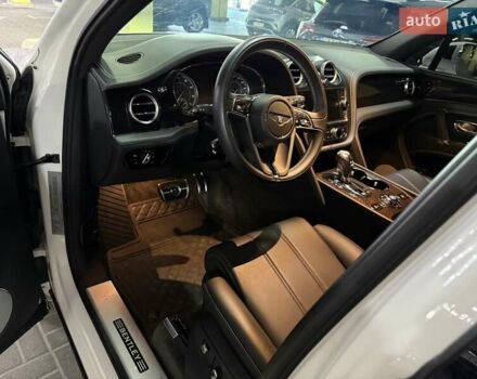 Білий Бентлі Бентайга, об'ємом двигуна 4 л та пробігом 79 тис. км за 125000 $, фото 19 на Automoto.ua