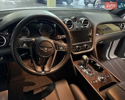 Білий Бентлі Бентайга, об'ємом двигуна 4 л та пробігом 79 тис. км за 125000 $, фото 11 на Automoto.ua