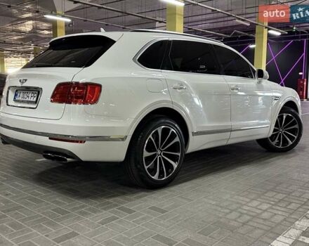 Білий Бентлі Бентайга, об'ємом двигуна 4 л та пробігом 79 тис. км за 125000 $, фото 6 на Automoto.ua