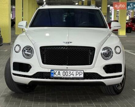 Білий Бентлі Бентайга, об'ємом двигуна 4 л та пробігом 79 тис. км за 125000 $, фото 3 на Automoto.ua