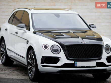 Білий Бентлі Бентайга, об'ємом двигуна 4 л та пробігом 32 тис. км за 155000 $, фото 1 на Automoto.ua