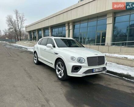 Білий Бентлі Бентайга, об'ємом двигуна 3 л та пробігом 37 тис. км за 210000 $, фото 1 на Automoto.ua