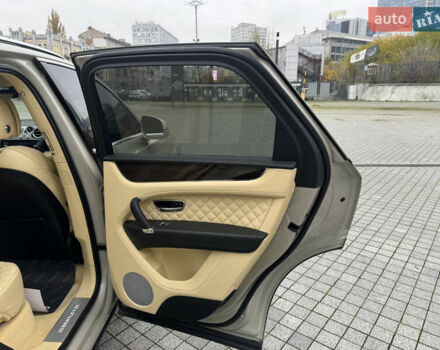 Бежевый Бентли Бентайга, объемом двигателя 5.95 л и пробегом 44 тыс. км за 119999 $, фото 29 на Automoto.ua