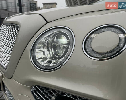 Бежевый Бентли Бентайга, объемом двигателя 5.95 л и пробегом 44 тыс. км за 119999 $, фото 8 на Automoto.ua