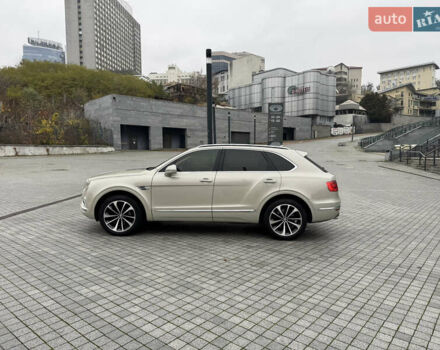 Бежевый Бентли Бентайга, объемом двигателя 5.95 л и пробегом 44 тыс. км за 119999 $, фото 3 на Automoto.ua