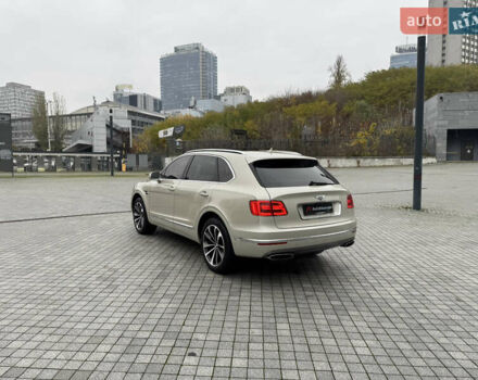 Бежевый Бентли Бентайга, объемом двигателя 5.95 л и пробегом 44 тыс. км за 119999 $, фото 4 на Automoto.ua