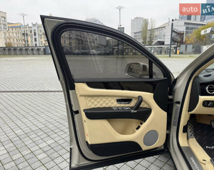 Бежевый Бентли Бентайга, объемом двигателя 5.95 л и пробегом 44 тыс. км за 119999 $, фото 10 на Automoto.ua