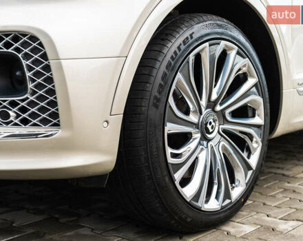 Бежевый Бентли Бентайга, объемом двигателя 4 л и пробегом 33 тыс. км за 215000 $, фото 21 на Automoto.ua