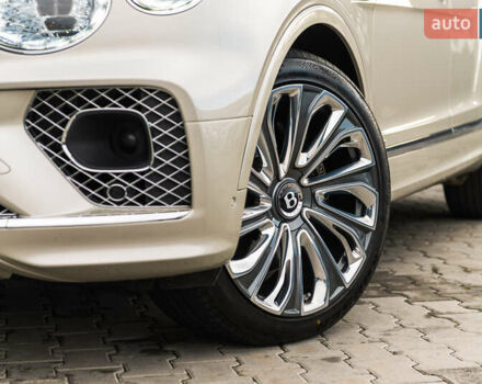 Бежевый Бентли Бентайга, объемом двигателя 4 л и пробегом 33 тыс. км за 215000 $, фото 1 на Automoto.ua