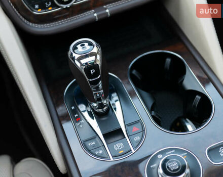 Бежевый Бентли Бентайга, объемом двигателя 4 л и пробегом 33 тыс. км за 215000 $, фото 29 на Automoto.ua