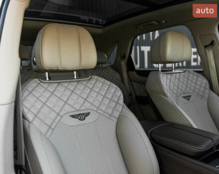 Бежевый Бентли Бентайга, объемом двигателя 4 л и пробегом 33 тыс. км за 215000 $, фото 43 на Automoto.ua