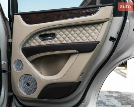 Бежевый Бентли Бентайга, объемом двигателя 4 л и пробегом 33 тыс. км за 215000 $, фото 40 на Automoto.ua