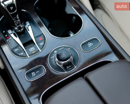 Бежевый Бентли Бентайга, объемом двигателя 4 л и пробегом 33 тыс. км за 215000 $, фото 30 на Automoto.ua