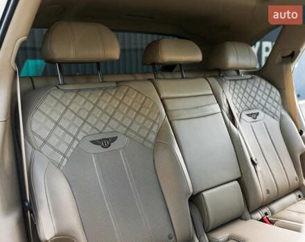 Бежевый Бентли Бентайга, объемом двигателя 4 л и пробегом 33 тыс. км за 215000 $, фото 41 на Automoto.ua