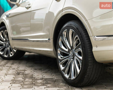 Бежевый Бентли Бентайга, объемом двигателя 4 л и пробегом 33 тыс. км за 215000 $, фото 7 на Automoto.ua