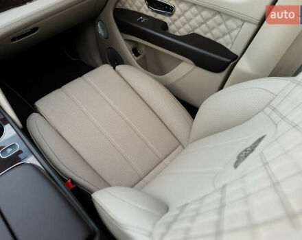 Бежевый Бентли Бентайга, объемом двигателя 4 л и пробегом 33 тыс. км за 215000 $, фото 46 на Automoto.ua