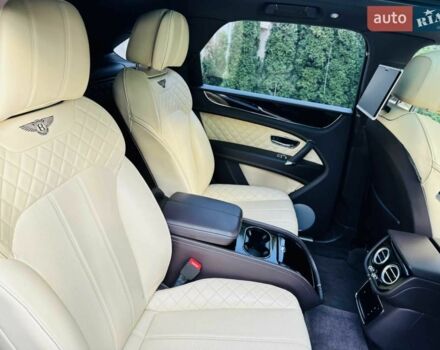 Черный Бентли Бентайга, объемом двигателя 6 л и пробегом 160 тыс. км за 87999 $, фото 9 на Automoto.ua