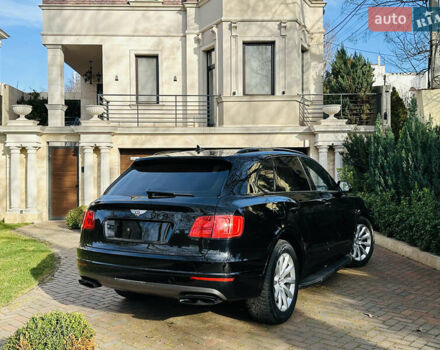 Черный Бентли Бентайга, объемом двигателя 5.95 л и пробегом 160 тыс. км за 89000 $, фото 6 на Automoto.ua