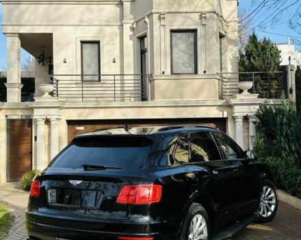 Черный Бентли Бентайга, объемом двигателя 6 л и пробегом 160 тыс. км за 87999 $, фото 1 на Automoto.ua