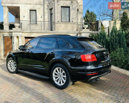 Черный Бентли Бентайга, объемом двигателя 5.95 л и пробегом 160 тыс. км за 89000 $, фото 21 на Automoto.ua