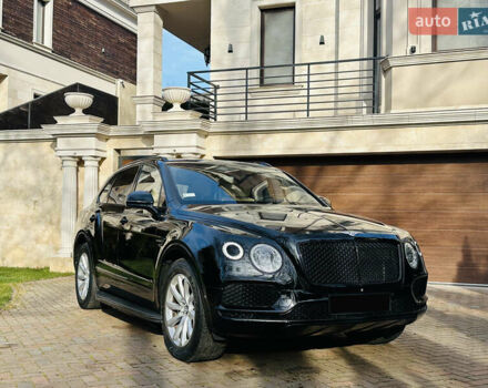 Черный Бентли Бентайга, объемом двигателя 5.95 л и пробегом 160 тыс. км за 89000 $, фото 19 на Automoto.ua