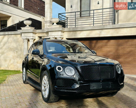 Черный Бентли Бентайга, объемом двигателя 5.95 л и пробегом 160 тыс. км за 89000 $, фото 5 на Automoto.ua