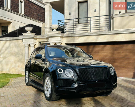 Черный Бентли Бентайга, объемом двигателя 5.95 л и пробегом 160 тыс. км за 89000 $, фото 8 на Automoto.ua