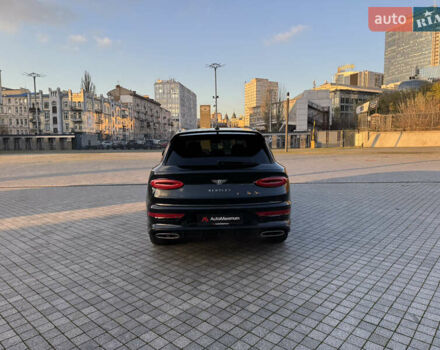 Черный Бентли Бентайга, объемом двигателя 5.95 л и пробегом 15 тыс. км за 220000 $, фото 5 на Automoto.ua