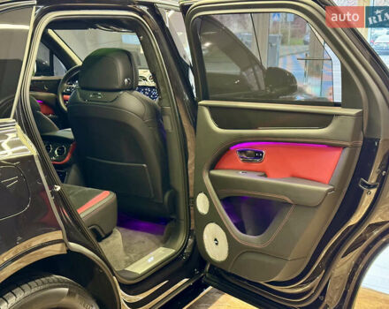 Чорний Бентлі Бентайга, об'ємом двигуна 4 л та пробігом 6 тис. км за 250000 $, фото 64 на Automoto.ua