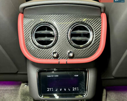 Чорний Бентлі Бентайга, об'ємом двигуна 4 л та пробігом 6 тис. км за 250000 $, фото 55 на Automoto.ua