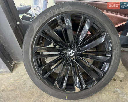 Черный Бентли Бентайга, объемом двигателя 5.95 л и пробегом 15 тыс. км за 220000 $, фото 56 на Automoto.ua