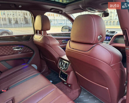 Черный Бентли Бентайга, объемом двигателя 5.95 л и пробегом 15 тыс. км за 220000 $, фото 49 на Automoto.ua