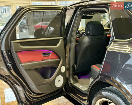 Чорний Бентлі Бентайга, об'ємом двигуна 4 л та пробігом 6 тис. км за 250000 $, фото 52 на Automoto.ua