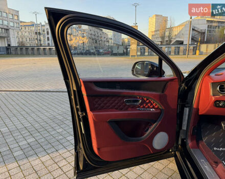 Черный Бентли Бентайга, объемом двигателя 5.95 л и пробегом 15 тыс. км за 220000 $, фото 16 на Automoto.ua