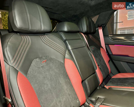 Чорний Бентлі Бентайга, об'ємом двигуна 4 л та пробігом 6 тис. км за 250000 $, фото 67 на Automoto.ua