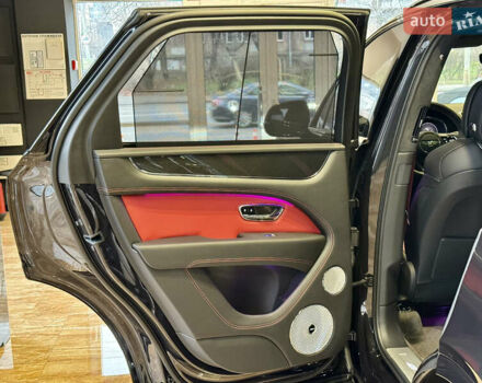 Чорний Бентлі Бентайга, об'ємом двигуна 4 л та пробігом 6 тис. км за 250000 $, фото 53 на Automoto.ua