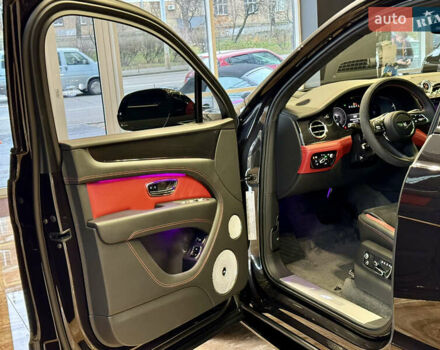 Чорний Бентлі Бентайга, об'ємом двигуна 4 л та пробігом 6 тис. км за 250000 $, фото 24 на Automoto.ua