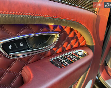 Черный Бентли Бентайга, объемом двигателя 5.95 л и пробегом 15 тыс. км за 220000 $, фото 17 на Automoto.ua