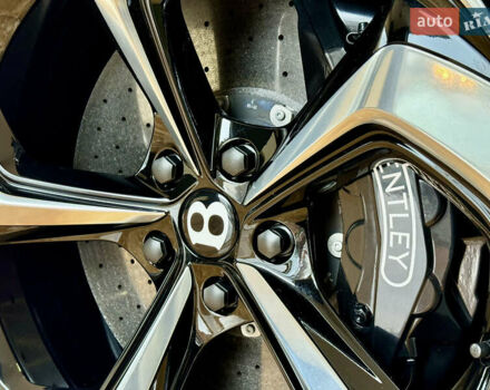 Чорний Бентлі Бентайга, об'ємом двигуна 4 л та пробігом 6 тис. км за 250000 $, фото 9 на Automoto.ua