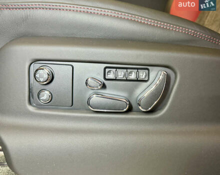 Чорний Бентлі Бентайга, об'ємом двигуна 4 л та пробігом 6 тис. км за 250000 $, фото 49 на Automoto.ua