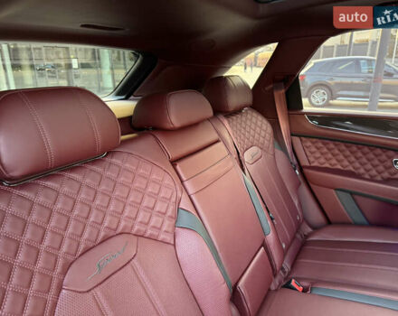 Черный Бентли Бентайга, объемом двигателя 5.95 л и пробегом 15 тыс. км за 220000 $, фото 50 на Automoto.ua