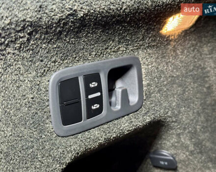 Чорний Бентлі Бентайга, об'ємом двигуна 4 л та пробігом 6 тис. км за 250000 $, фото 60 на Automoto.ua