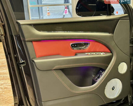 Чорний Бентлі Бентайга, об'ємом двигуна 4 л та пробігом 6 тис. км за 250000 $, фото 25 на Automoto.ua