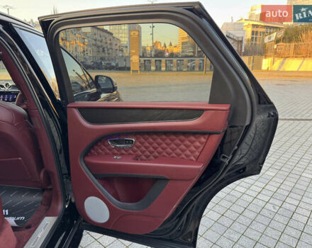 Черный Бентли Бентайга, объемом двигателя 5.95 л и пробегом 15 тыс. км за 220000 $, фото 48 на Automoto.ua